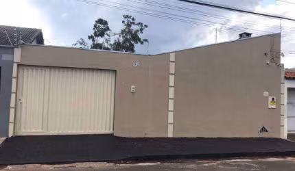 CASA RESIDENCIAL à venda, 3 quartos, 1 suíte, 2 vagas, Jardim Europa - Uberlândia/MG