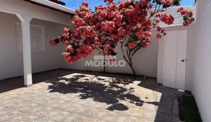 CASA RESIDENCIAL à venda, 3 quartos, 1 suíte, 2 vagas, Custódio Pereira - Uberlândia/MG