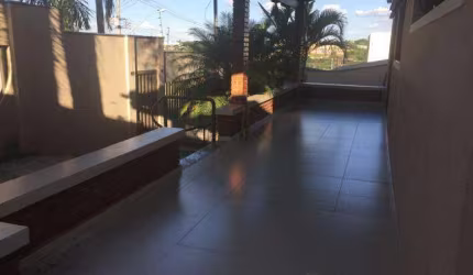 SOBRADO à venda, 5 quartos, 1 suíte, 4 vagas, JARDIM PATRICIA - Uberlândia/MG