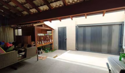 SOBRADO à venda, 4 quartos, 1 suíte, 2 vagas, Jardim Europa - Uberlândia/MG