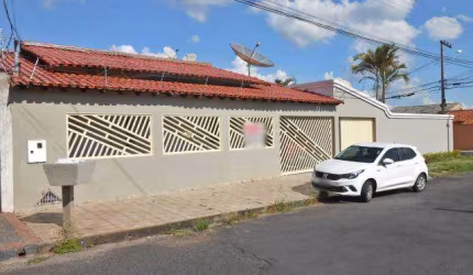 CASA RESIDENCIAL à venda, 3 quartos, 1 suíte, 3 vagas, JARDIM PATRICIA - Uberlândia/MG