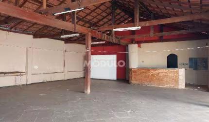 Barracão comercial para locação no bairro Saraiva