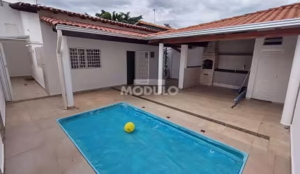 Casa para alugar no bairro Cidade Jardimcom 3 quartos