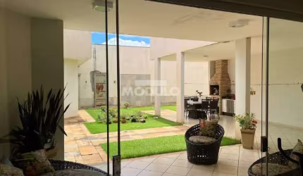CASA RESIDENCIAL à venda, 3 quartos, 2 vagas, Chácaras Tubalina e Quartel - Uberlândia/MG