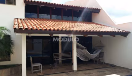 CASA RESIDENCIAL à venda, 3 quartos, 3 suítes, 3 vagas, Santa Mônica - Uberlândia/MG