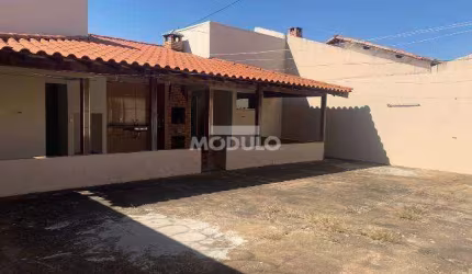 Exelente Casa com 5 quartos no Marta Helena