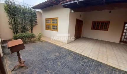 Casa residencial para locação Bairro Custodio Pereira com 3 quartos