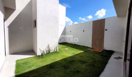 Exelente Casa com Fino Acabamento no Novo Mundo
