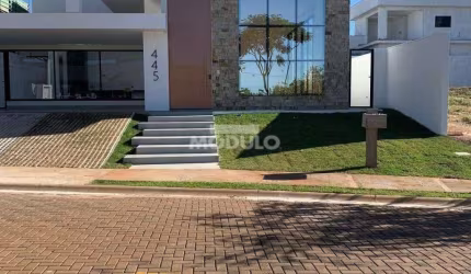 Exelente Casa com Fino Acabamento em Condominio Arts