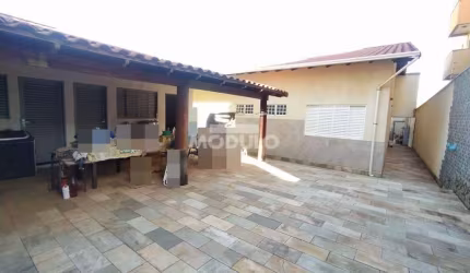 CASA RESIDENCIAL à venda, 5 quartos, 1 suíte, 3 vagas, Santa Mônica - Uberlândia/MG
