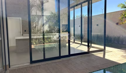 Exelente Casa com Fino Acabamento em Condominio Alphaville