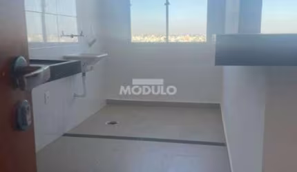 APARTAMENTO à venda, 2 quartos, 1 suíte, 1 vaga, MARTA HELENA - Uberlândia/MG