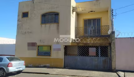 SOBRADO à venda, 5 quartos, 3 suítes, 3 vagas, Custódio Pereira - Uberlândia/MG