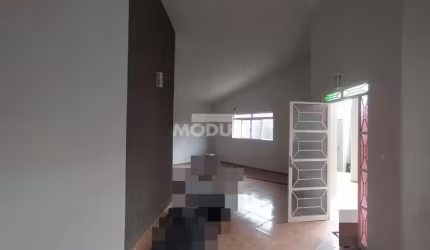 CASA COMERCIAL / RESIDENCIAL à venda, 3 quartos, 1 suíte, 3 vagas, UMUARAMA - Uberlândia/MG