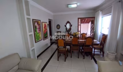 CASA RESIDENCIAL à venda, 3 quartos, 1 suíte, 3 vagas, CIDADE JARDIM - Uberlândia/MG