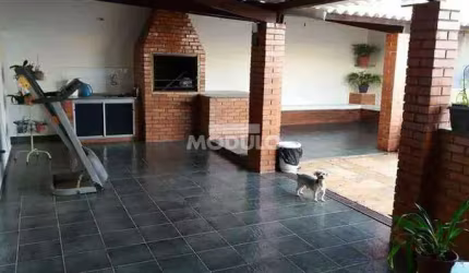 CASA RESIDENCIAL à venda, 3 quartos, 2 suítes, 2 vagas, Brasil - Uberlândia/MG