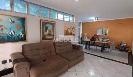 CASA RESIDENCIAL à venda, 4 quartos, 2 suítes, 6 vagas, CENTRO - Uberlândia/MG