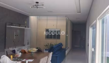CASA RESIDENCIAL à venda, 3 quartos, 1 suíte, 4 vagas, LOTEAMENTO MONTE HEBRON - Uberlândia/MG