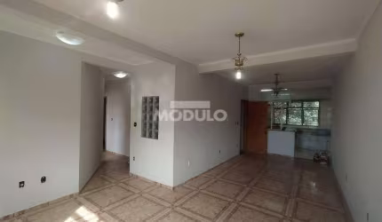 CASA COMERCIAL / RESIDENCIAL à venda, 3 quartos, 1 suíte, 3 vagas, Segismundo Pereira - Uberlândia/MG