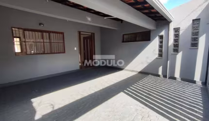 CASA RESIDENCIAL à venda, 3 quartos, 1 suíte, 2 vagas, Santa Mônica - Uberlândia/MG