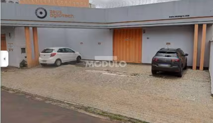Galpão comercial para locação no bairro Daniel Fonseca