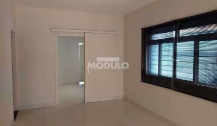 Casa comercial para locação no Bairro Cazeca
