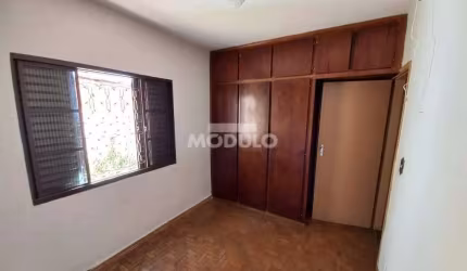 Casa residencial para locação Bairro Martins com 4 quartos