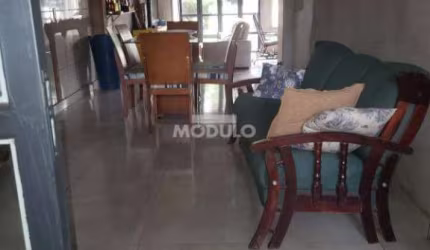 CASA RESIDENCIAL à venda, 3 quartos, 2 suítes, 1 vaga, SAO JORGE - Uberlândia/MG
