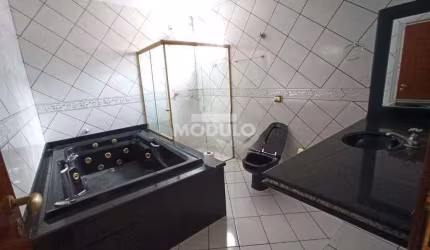 Casa residencial para locação Bairro Jardim Karaiba com 3 quartos