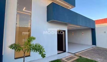 Excelente Casa com Fino Acabamento Novo Mundo