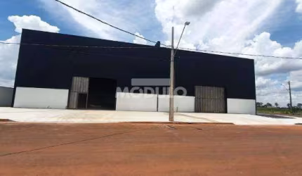 Barracão comercial para locação no Centro Empresarial Leste