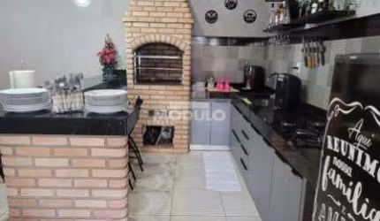 Casa com excelente acabamento no Laranjeiras