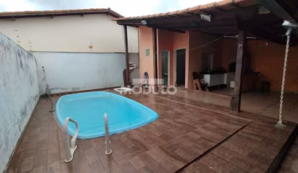 Excelente Casa com Piscina no Dona Zumira