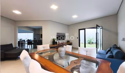 Casa Residencial para locação Bairro Jardim Colina com 3 quartos