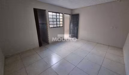 Terreno com 2 casas individuais no Laranjeiras a venda