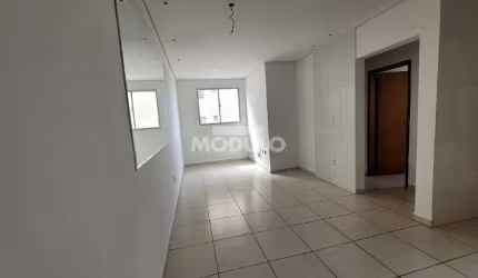 Apartamento com bom acabamento no Jd Celia