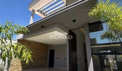 Casa com Fino Acabamento no Grand Ville
