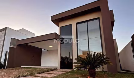 CASA DE CONDOMÍNIO à venda, 3 quartos, 3 suítes, 4 vagas, NOVO MUNDO - Uberlândia/MG