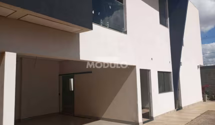 Casa residencial para locação, bairro Novo Mundo