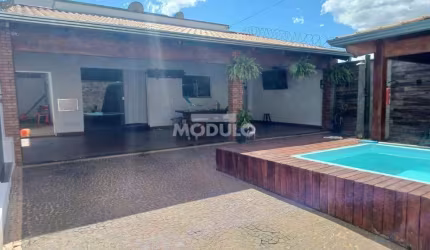 Casa com piscina no Taiaman