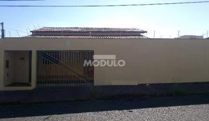 Casa residencial para locação Bairro Santa Mônica