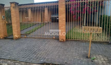 Casa comercial/residencial para locação bairro Saraiva