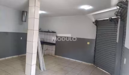Cômodo comercial para locação, bairrro Bom Jesus