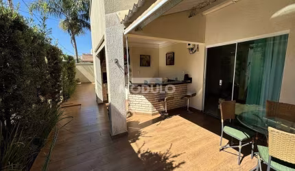 CASA DE CONDOMÍNIO à venda, 3 quartos, 3 suítes, 4 vagas, JARDIM INCONFIDENCIA - Uberlândia/MG