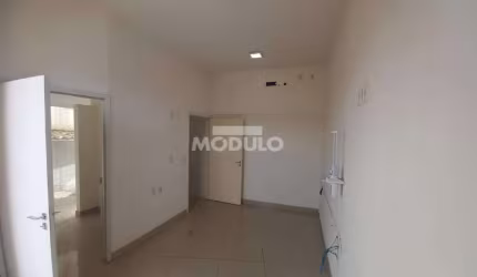 Casa comercial para locação, bairro Segismundo Pereira