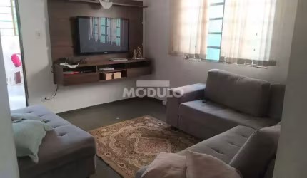 Casa com excelente localizaçao a venda Planalto