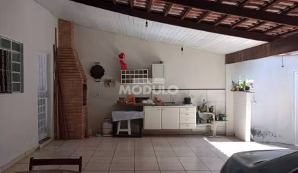 CASA RESIDENCIAL à venda, 3 quartos, 1 suíte, 3 vagas, CIDADE JARDIM - Uberlândia/MG