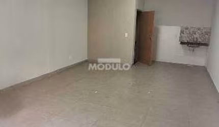 Loja comercial para locaçao em Galeria bairro Alto Umuarama