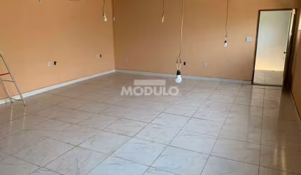 Sala comercial para locação, bairro Chácaras Tubalina e Quartel