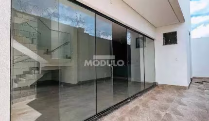 Excelente Sobrado com Fino Acabamento Novo Mundo